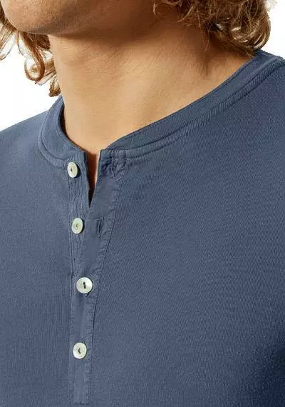 Schiesser Revival Karl-Heinz Henley 1/1 172123/800 Longsleeve, Bio Baumwolle, Blau 4 Schiesser Revival Karl-Heinz Henley 1/1 172123/800 Longsleeve, Bio Baumwolle, Blau – Bild 4
